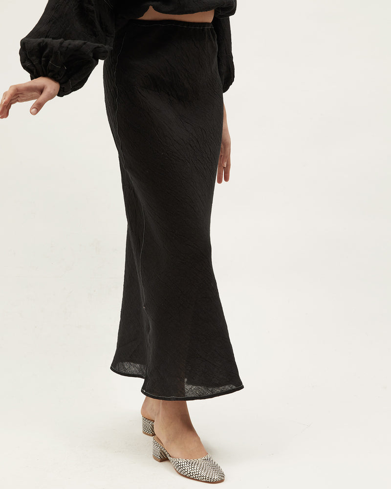 
            
                Load image into Gallery viewer, Bias Skirt / Black Linen with Contrast
            
        